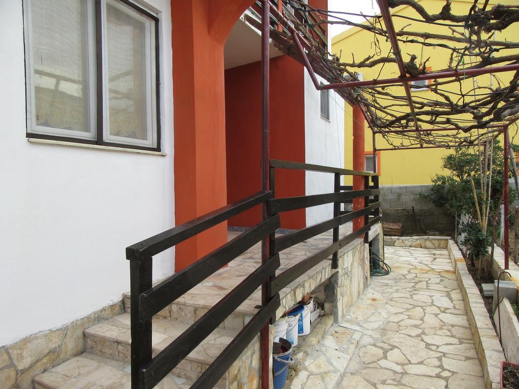 Apartments Leon Ražanac Exterior foto